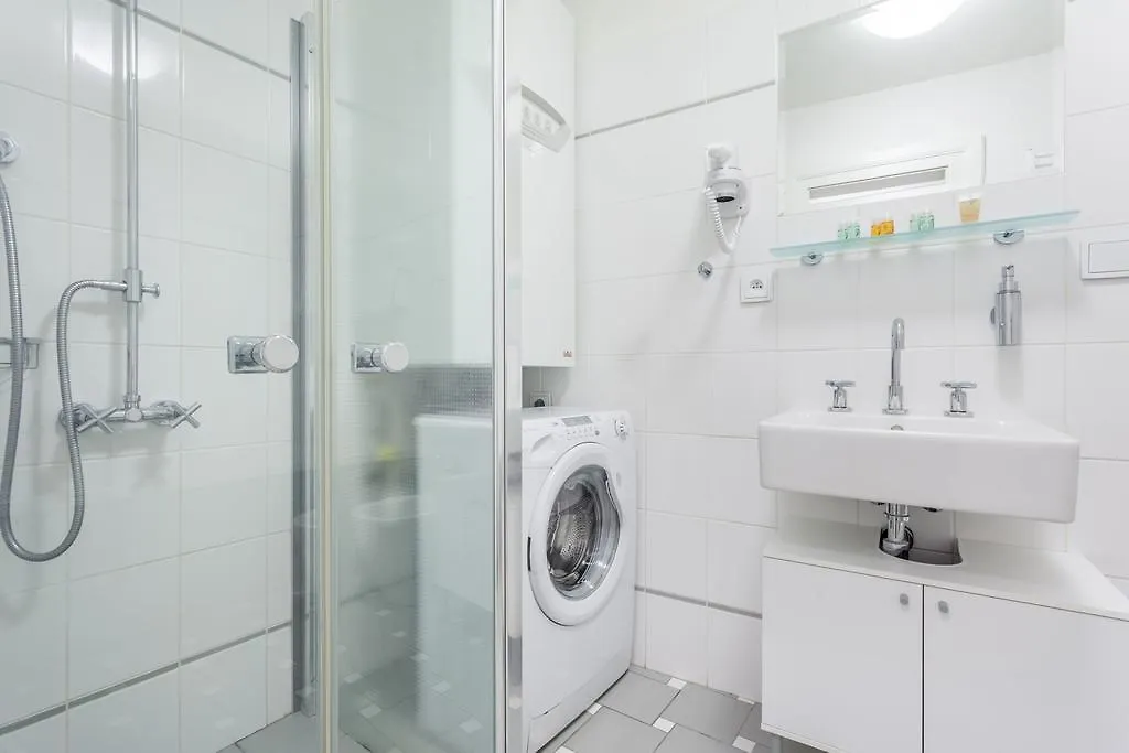 Empora Apartments Прага Чехия